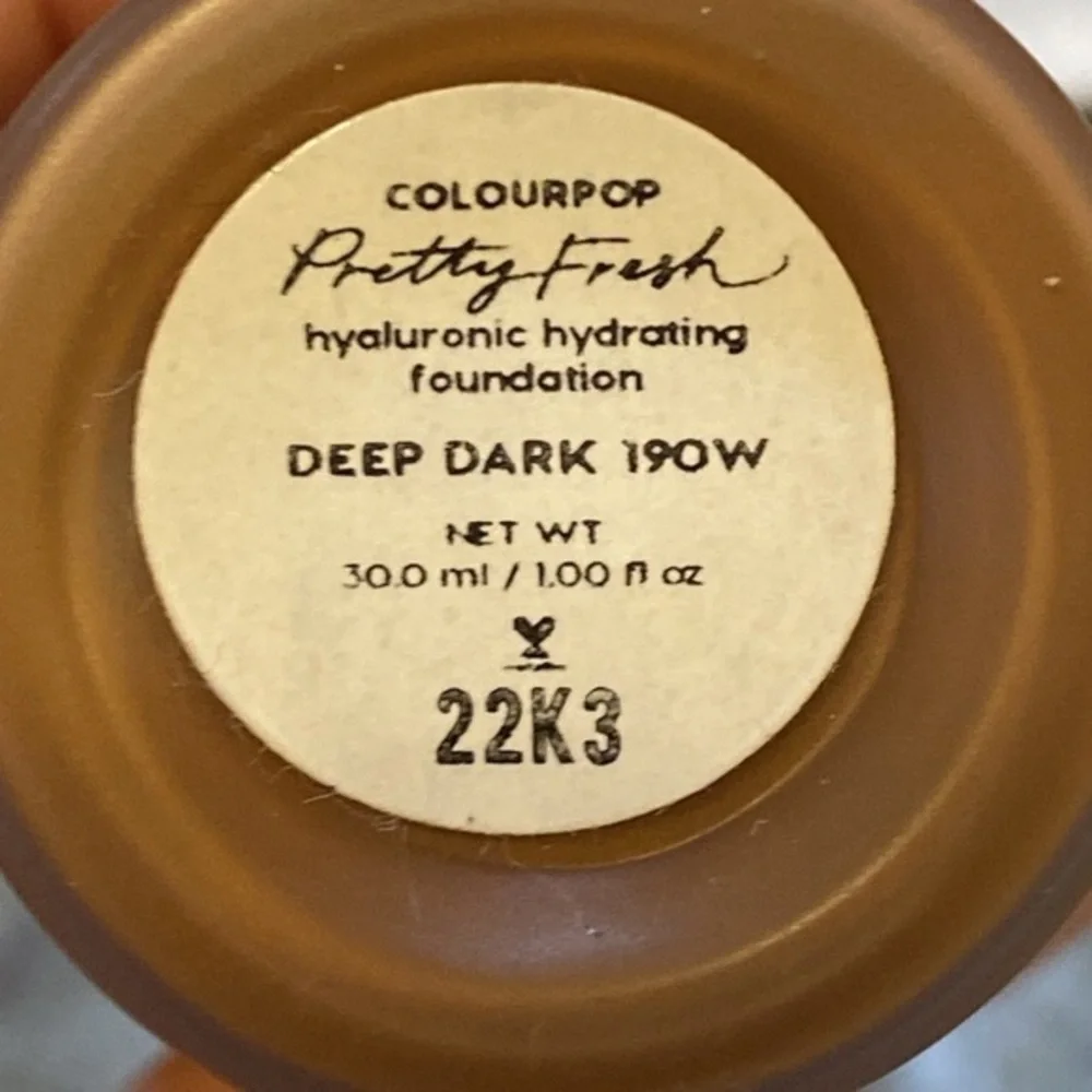 Deep Dark 190w‎ Pretty Fresh Colourpop Foundation New ( Box Has Flaws)